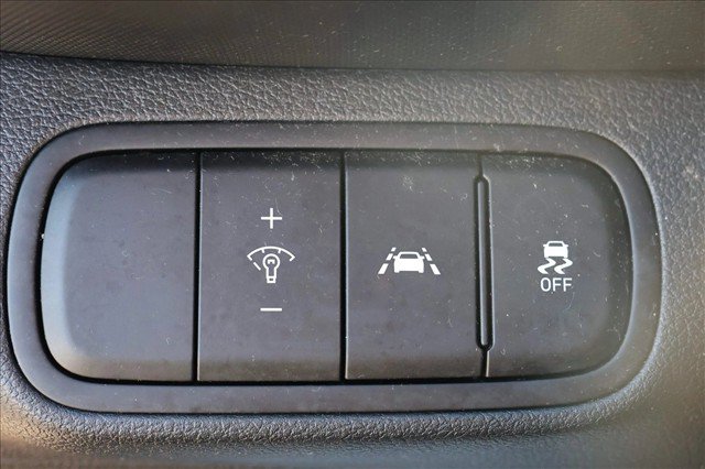 Used 2022 Hyundai Venue SEL FWD image 13
