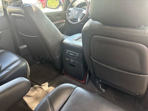 Used 2014 Cadillac Escalade Luxury AWD/4WD image 27