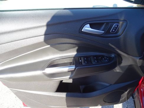 Used 2017 Ford Escape SE image 11