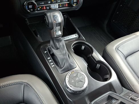 Used 2025 Ford Bronco Outer Banks AWD/4WD image 17