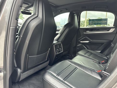 Certified 2024 Porsche Cayenne Coupe AWD/4WD image 16