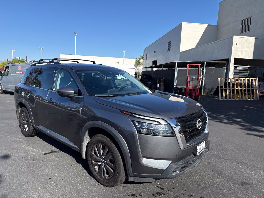 Used 2024 Nissan Pathfinder SV FWD image 2
