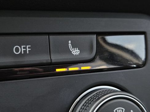 Used 2022 Volkswagen Taos SE FWD image 19