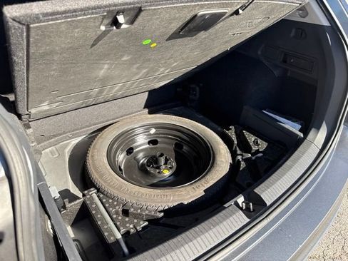 Used 2018 Volkswagen Tiguan SEL AWD/4WD image 19
