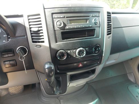 Used 2007 Dodge Sprinter 3500 image 7