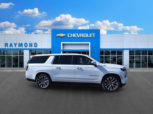 New 2026 Chevrolet Suburban High Country AWD/4WD image 2