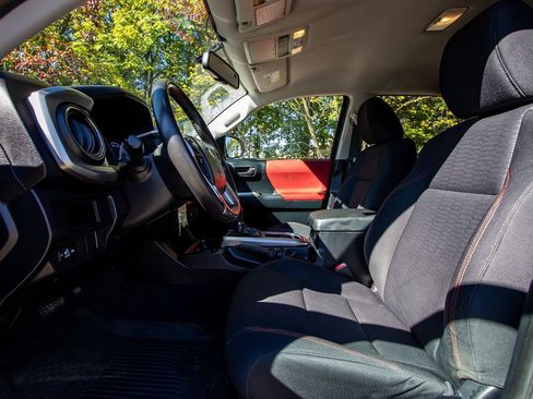 Used 2016 Toyota Tacoma SR5 image 7