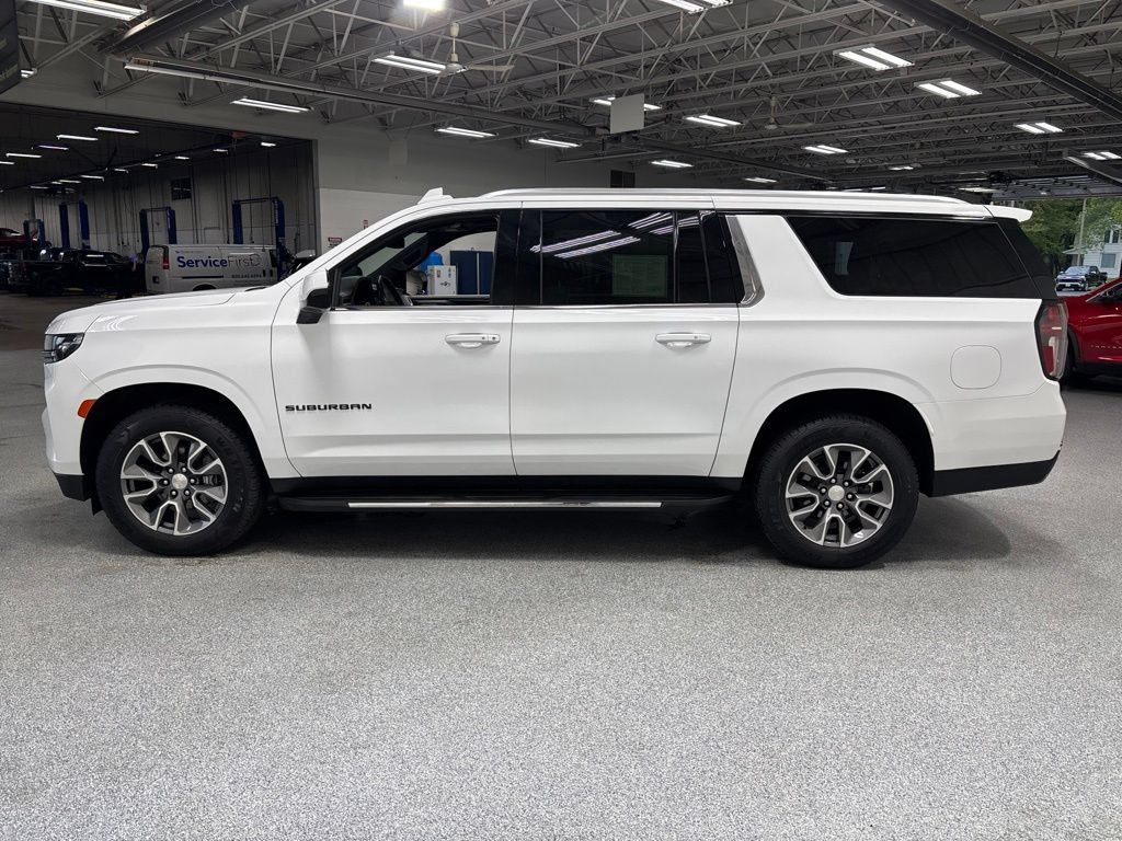 Used 2022 Chevrolet Suburban LT AWD/4WD image 4
