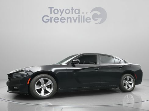 Used 2017 Dodge Charger SXT w/ Driver Confidence Group RWD image 4