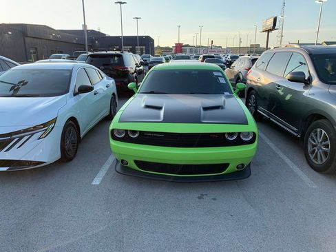 Used 2015 Dodge Challenger R/T Scat Pack RWD image 2