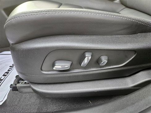 Certified 2025 Cadillac XT5 Premium Luxury image 10