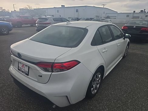 Used 2023 Toyota Corolla LE image 5