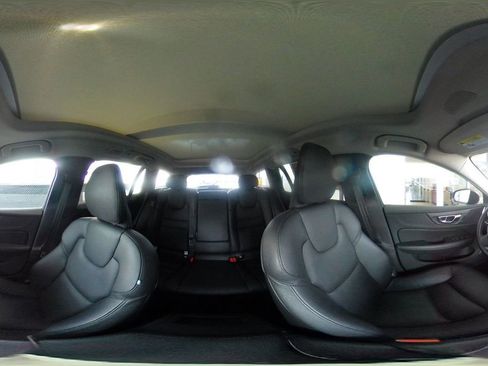 Used 2025 Volvo V60 B5 Cross Country Plus image 42