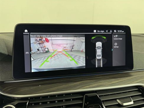 Used 2021 BMW 530e xDrive w/ Premium Package image 27