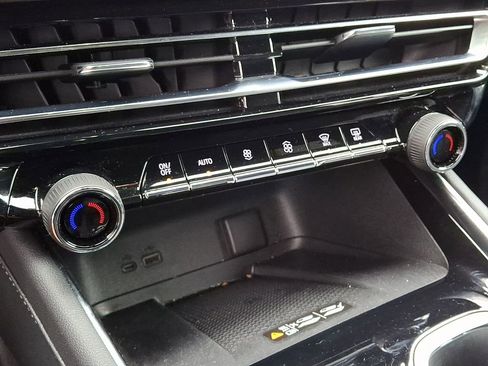 Used 2026 Chevrolet Traverse LT w/ Driver Confidence Package image 15