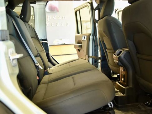 Used 2023 Jeep Wrangler Unlimited w/ Sun & Screen Package AWD/4WD image 26