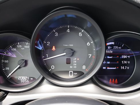 Certified 2023 Porsche Macan AWD/4WD image 17