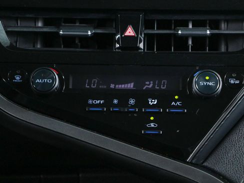 Used 2022 Toyota Camry SE FWD image 20