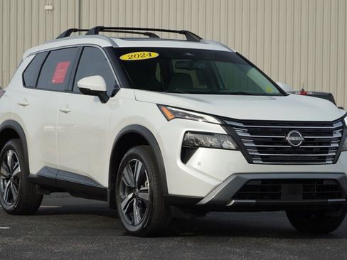 Used 2024 Nissan Rogue SL w/ SL Premium Package image 2