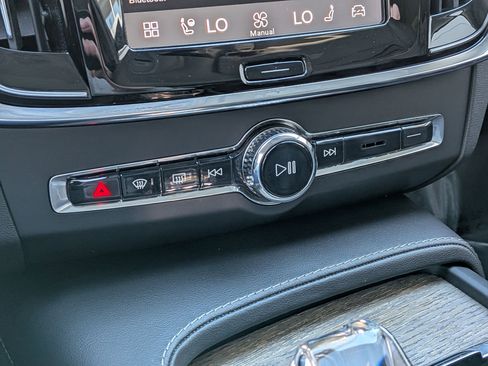 Used 2023 Volvo V90 B6 Cross Country Ultimate w/ Climate Package image 22