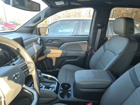 Used 2024 Chevrolet Colorado ZR2 w/ ZR2 Convenience Package III image 10