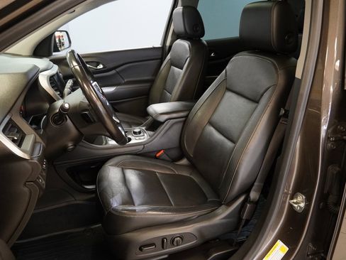 Used 2020 GMC Acadia SLT w/ Driver Alert Package II image 3