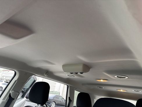 Used 2016 Dodge Journey SE w/ Flexible Seating Group image 18