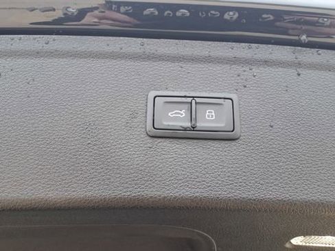 Used 2024 Audi Q5 2.0T Premium w/ Convenience Package image 12