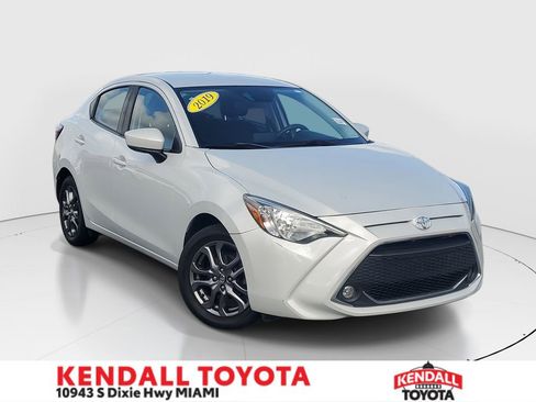 Used 2019 Toyota Yaris LE image 1