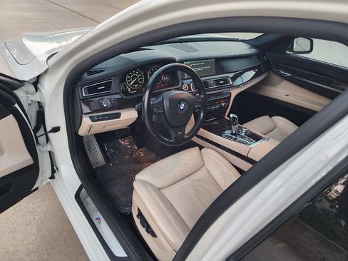 Used 2012 BMW 750Li w/ Driver Assistance Pkg image 31