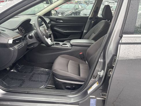 Used 2025 Nissan Altima 2.5 SV FWD image 22