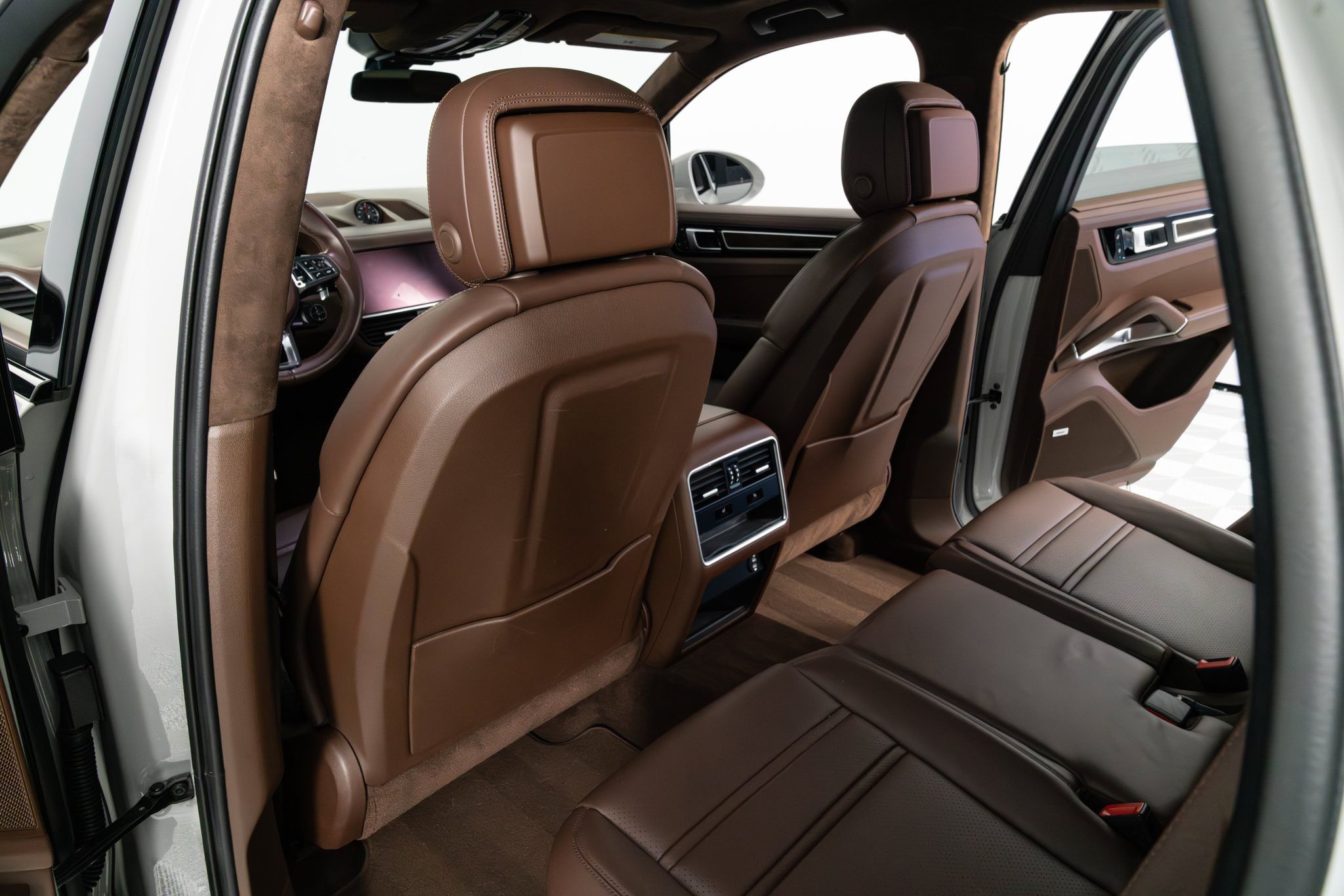 Used 2022 Porsche Cayenne Turbo AWD/4WD image 34