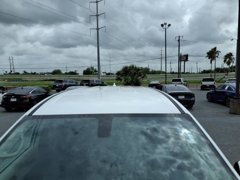 Used 2020 Chrysler Voyager LX FWD image 10