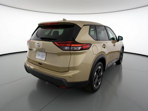Used 2025 Nissan Rogue SV FWD image 9