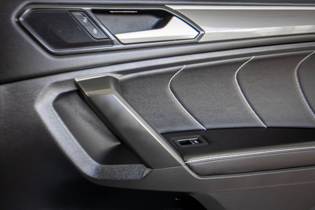 Certified 2024 Volkswagen Tiguan SE R-Line FWD image 20