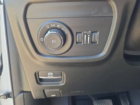 Used 2023 Jeep Grand Cherokee L Limited w/ Luxury Tech Group II AWD/4WD image 27