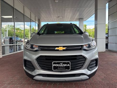 Used 2020 Chevrolet Trax LT w/ LT Convenience Package FWD image 2