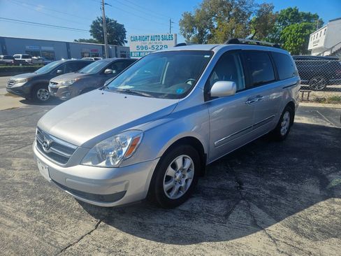 Used 2008 Hyundai Entourage Limited image 1