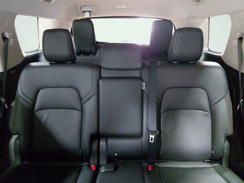 Used 2025 Nissan Pathfinder SL AWD/4WD image 26