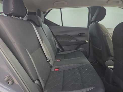 Used 2019 Nissan Kicks SV image 15