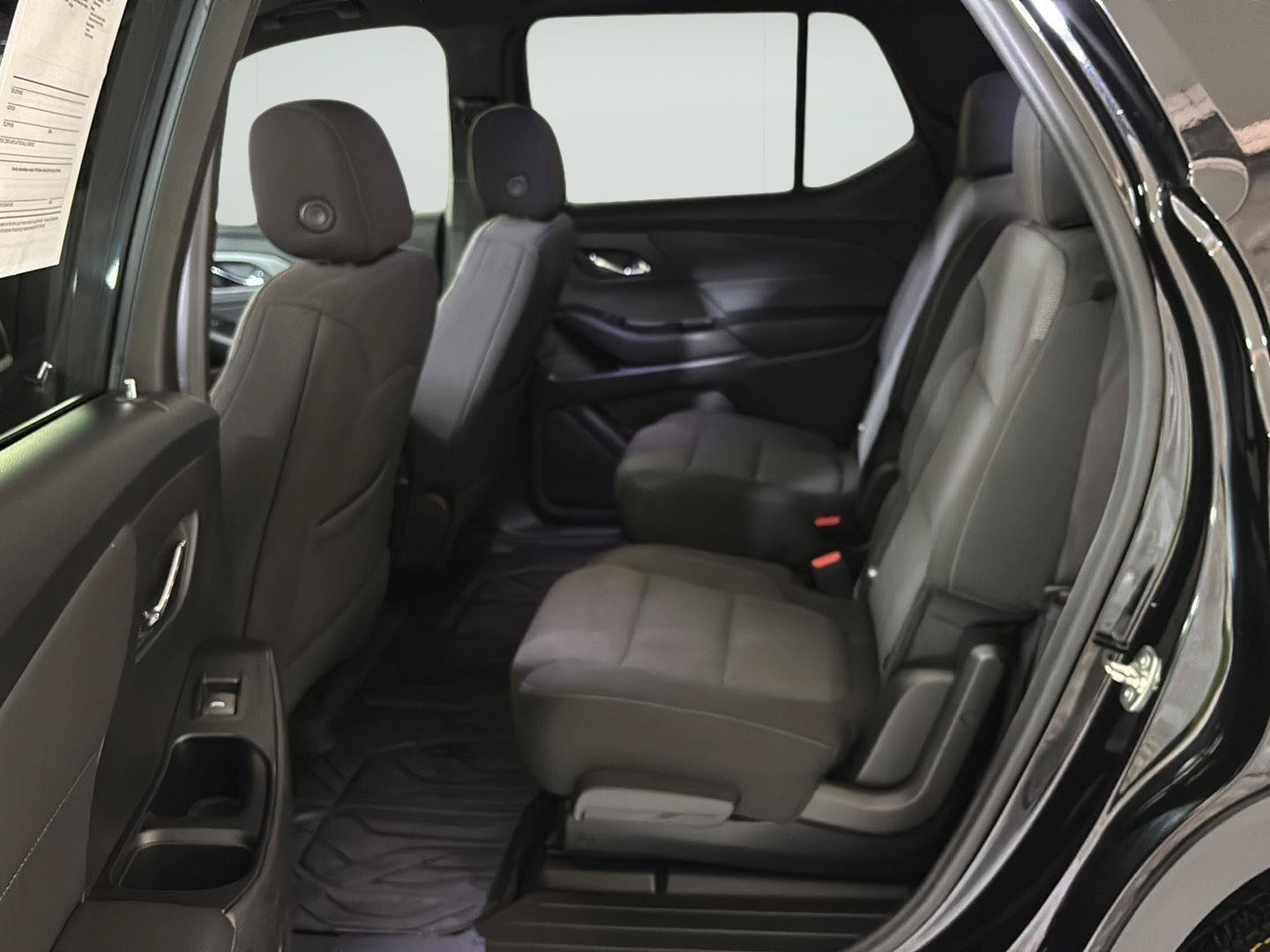 Used 2023 Chevrolet Traverse LT FWD image 15