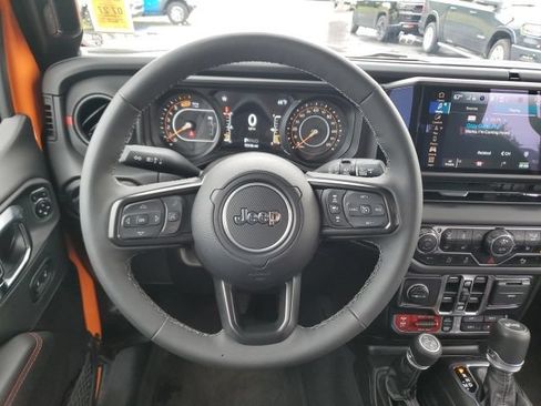 Used 2025 Jeep Wrangler Unlimited Rubicon AWD/4WD image 19