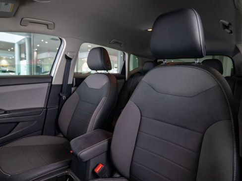 Used 2022 Volkswagen Taos SE image 13