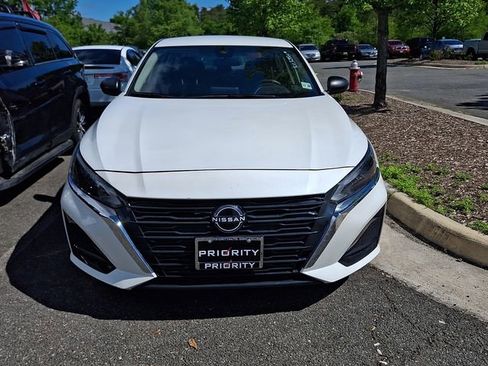 Used 2024 Nissan Altima 2.5 SV FWD image 4