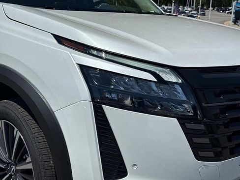 New 2026 Nissan Pathfinder Platinum AWD/4WD image 10