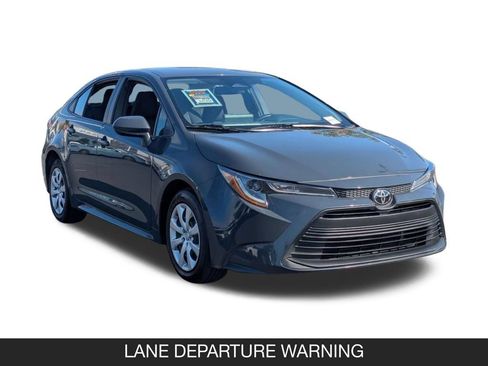 Used 2024 Toyota Corolla LE FWD image 2