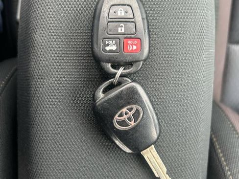 Used 2019 Toyota Corolla LE image 23