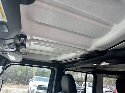 Used 2023 Jeep Wrangler Sahara w/ Cold Weather Group image 32