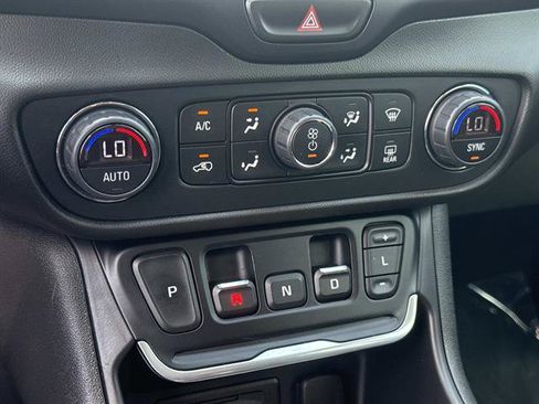 Used 2020 GMC Terrain Denali w/ Denali Premium Package FWD image 22