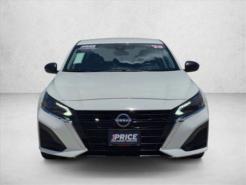 Used 2025 Nissan Altima 2.5 SV FWD image 2